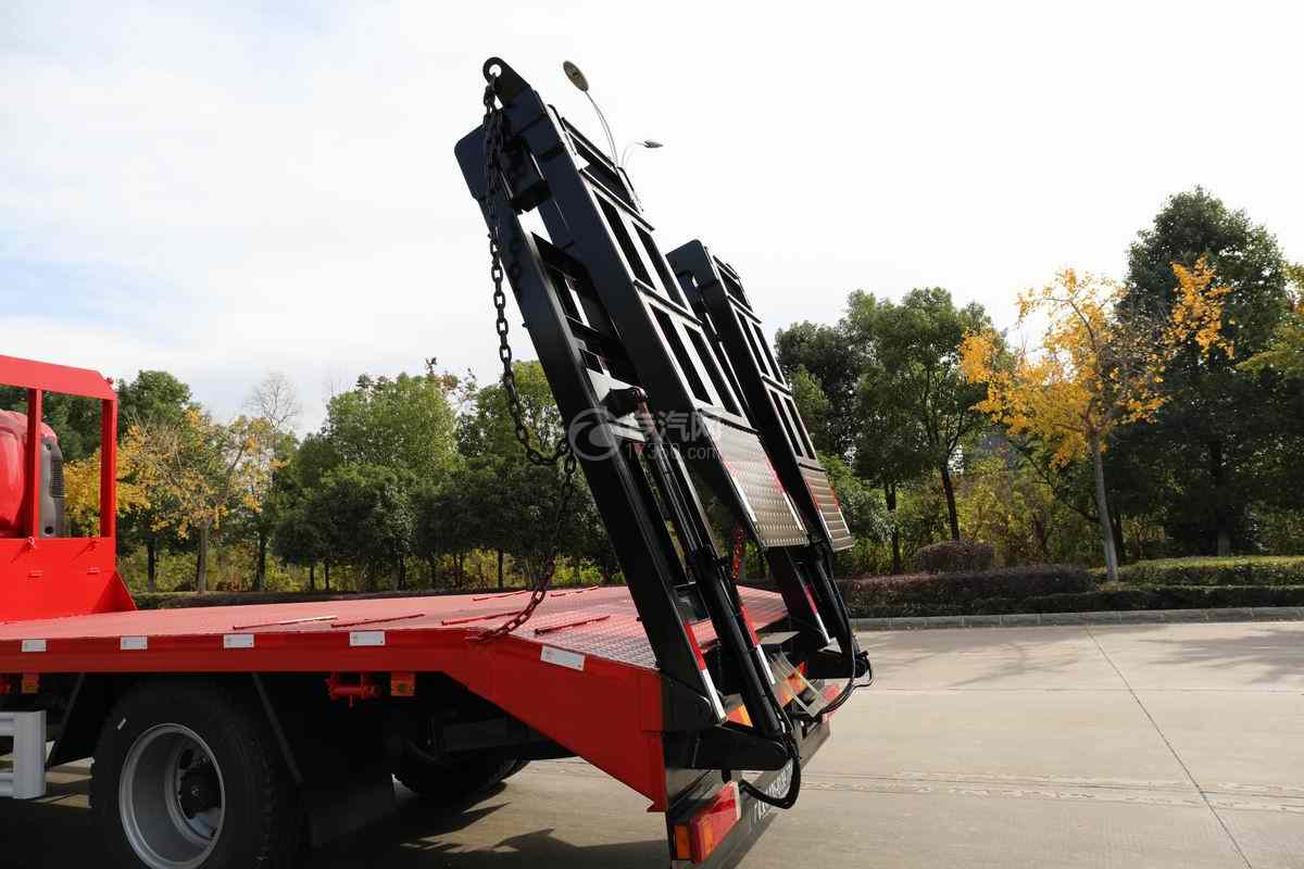 陕汽轩德X9单桥4.5米国六平板运输车液压爬梯