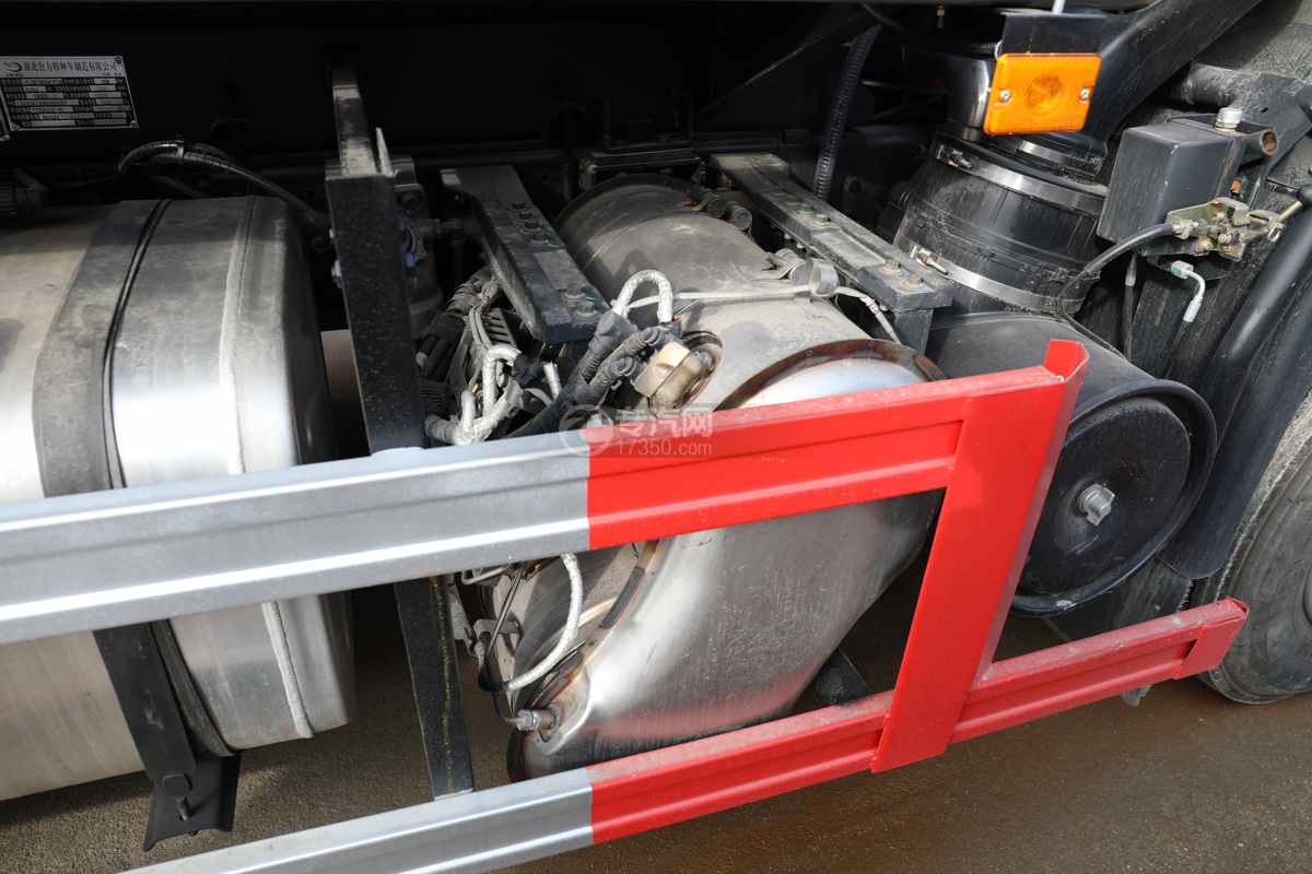 东风锦程V6单桥国六13.1方易燃液体罐式运输车排气制动