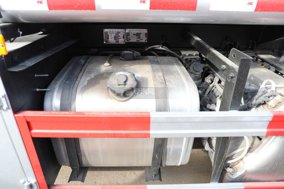东风锦程V6单桥国六13.1方易燃液体罐式运输车油箱