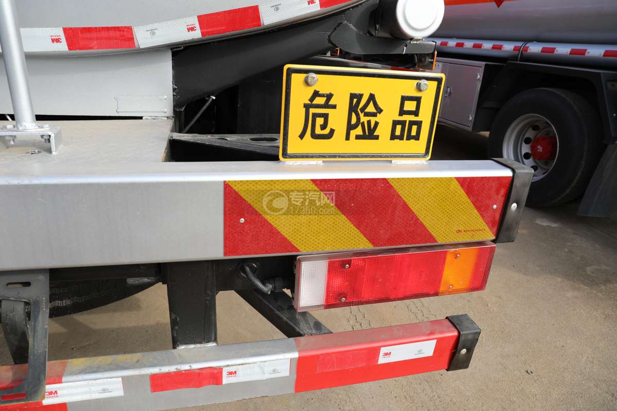 东风锦程V6单桥国六13.1方易燃液体罐式运输车危险品牌