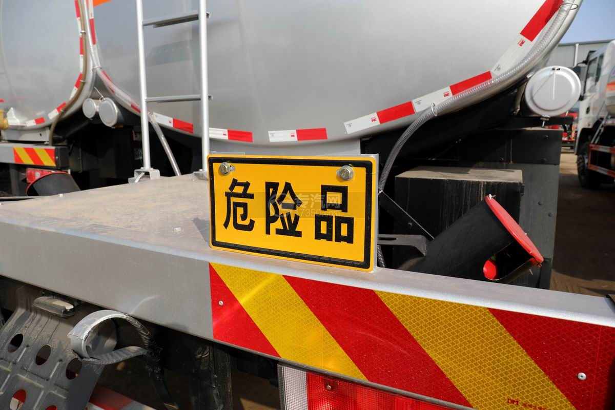 东风锦程V6P前四后八国六22.04方运油车细节