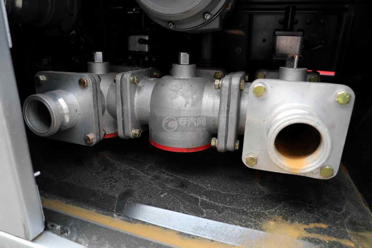 东风福瑞卡F7国六8.35方运油车泵进口