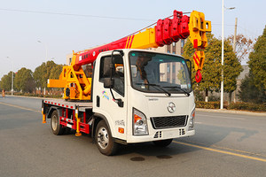 大运小卡国六蓝牌汽车起重机