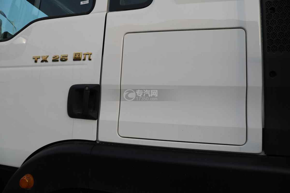 重汽豪沃TX国六6.8米冷藏车门标识