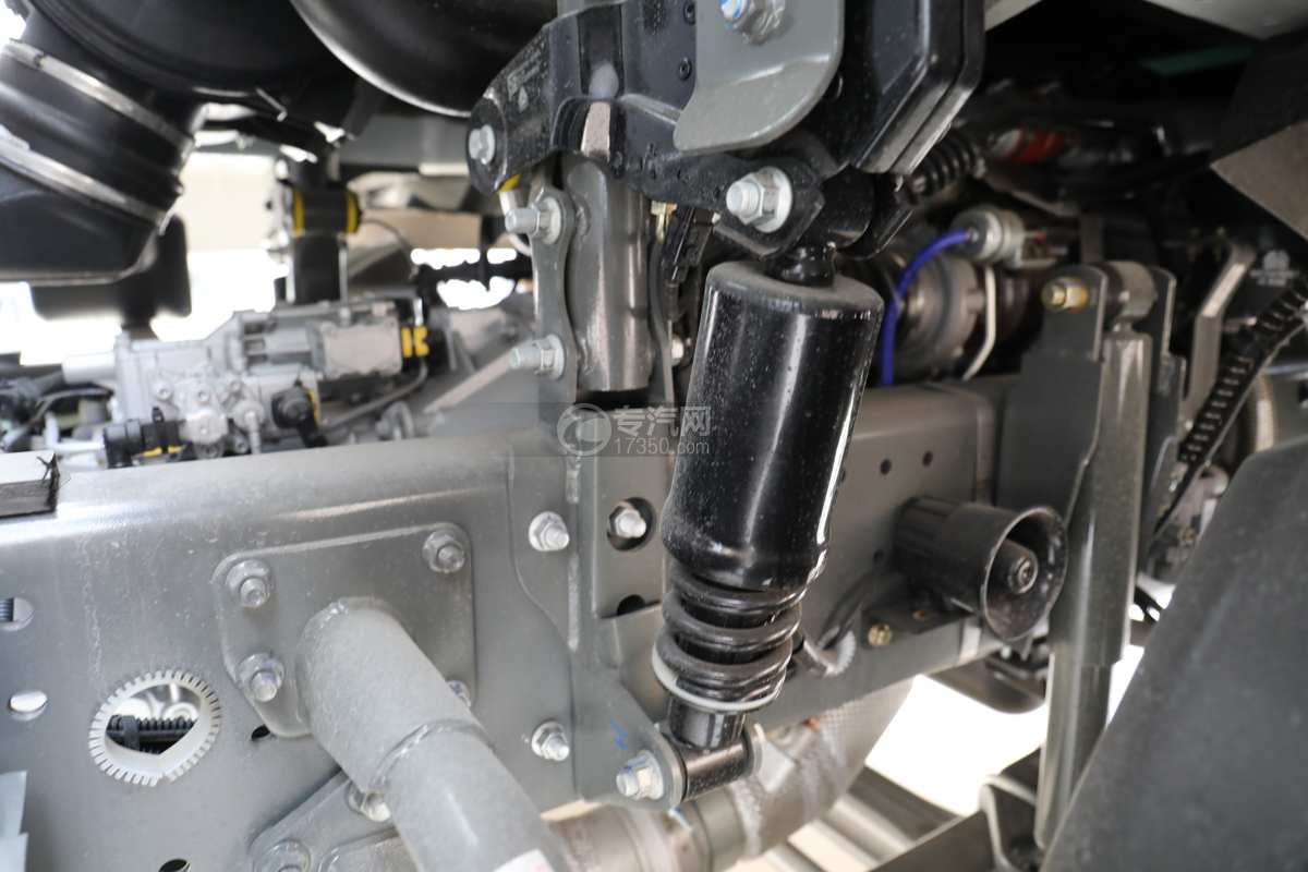 重汽豪沃TX国六6.8米冷藏车减震弹簧