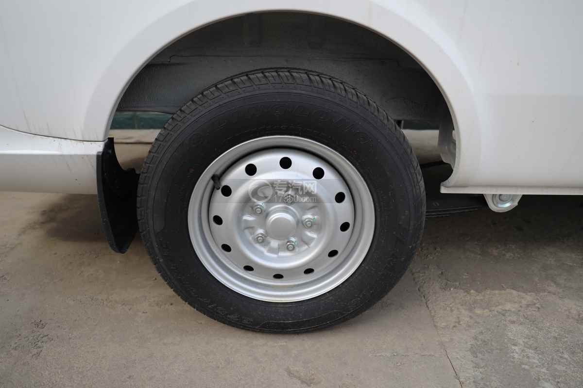五菱宏光EV50国六2.17米面包式纯电动冷藏车轮胎