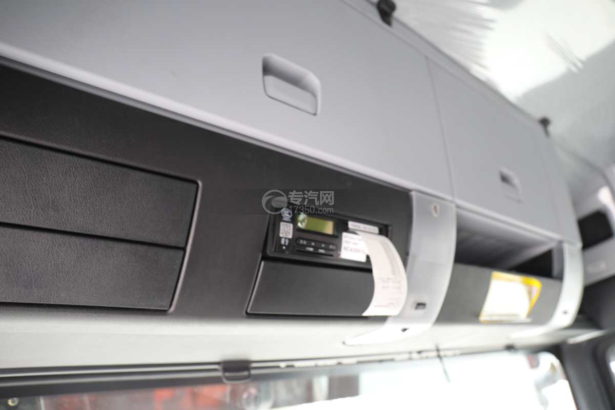 汕德卡G5国六6.8米冷藏车行车记录仪