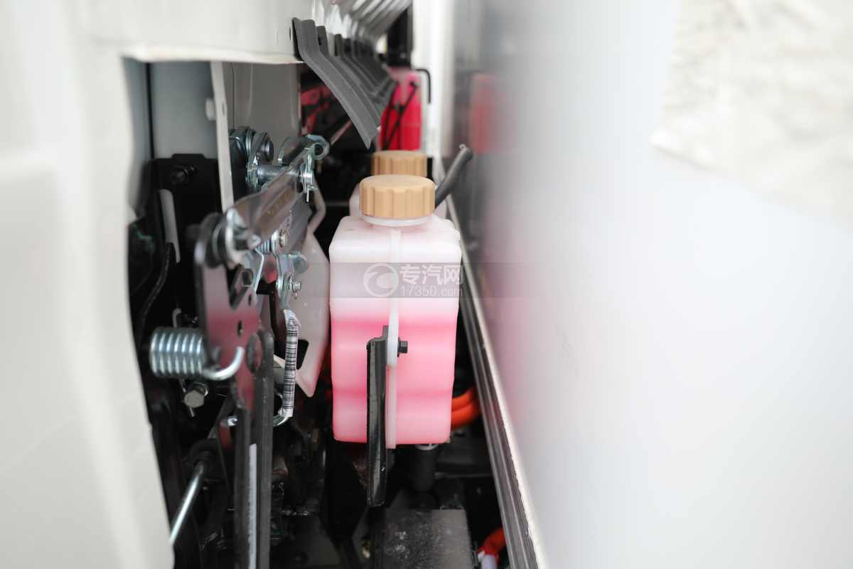 吉利增程式国六4.02米插电式混合动力冷藏车防冻液