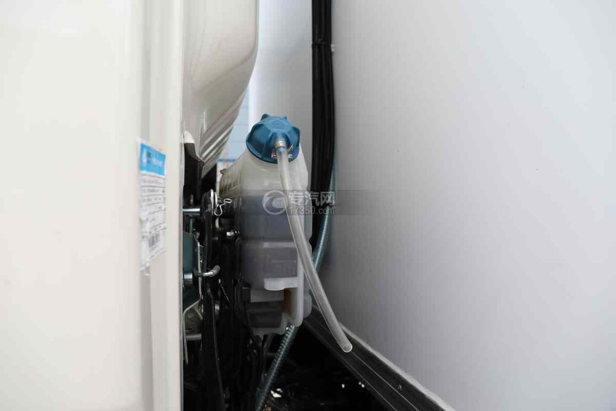重汽豪沃悍将L3W国六5.64米冷藏车防冻液