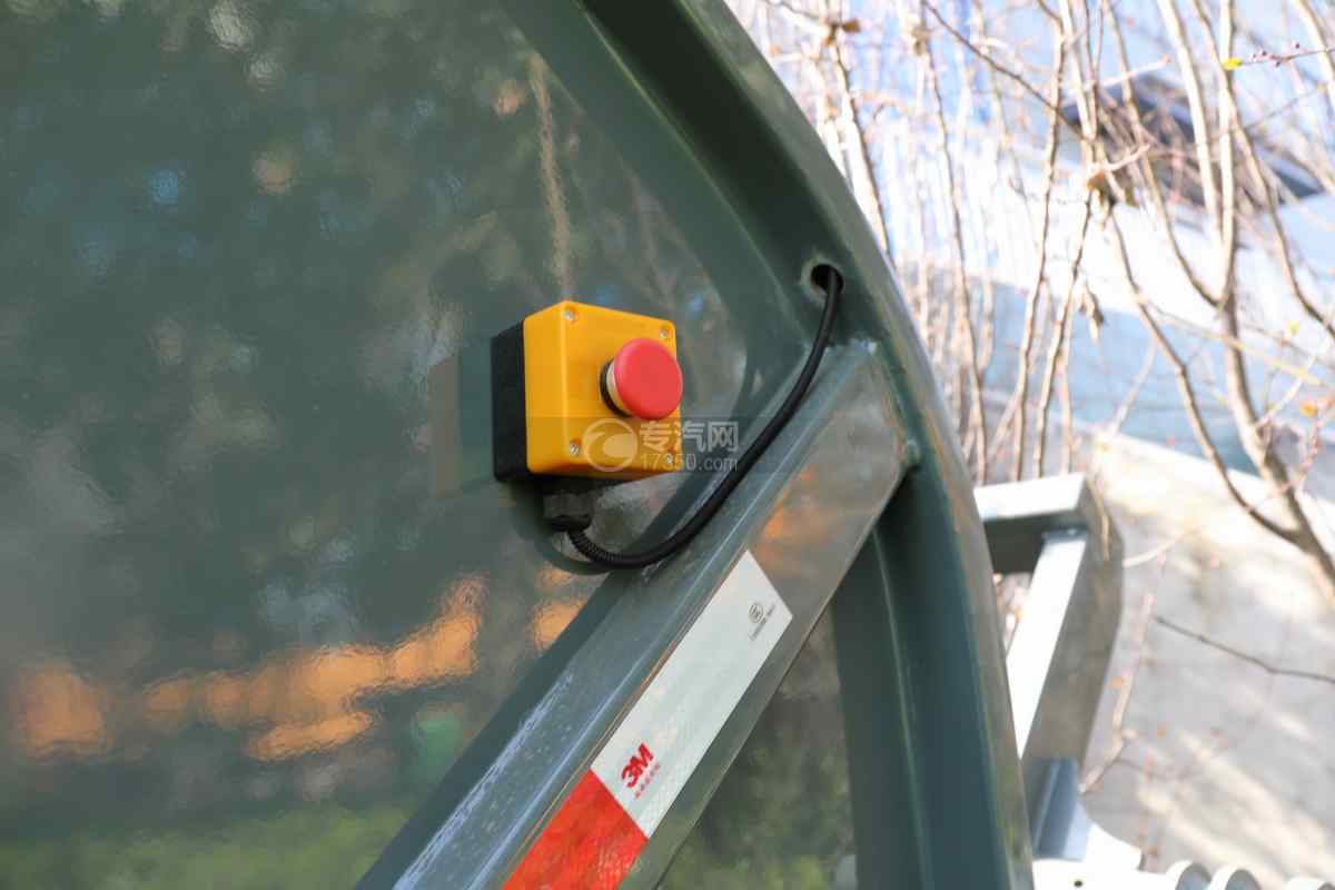重汽豪沃N5W国六单桥压缩式垃圾车紧急按钮