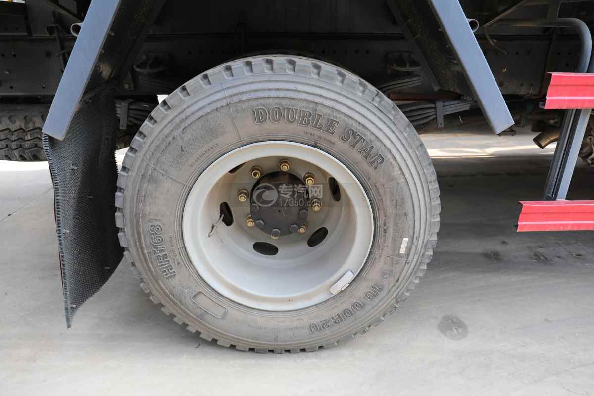陕汽德龙L3000国六10.3方绿化喷洒车轮胎