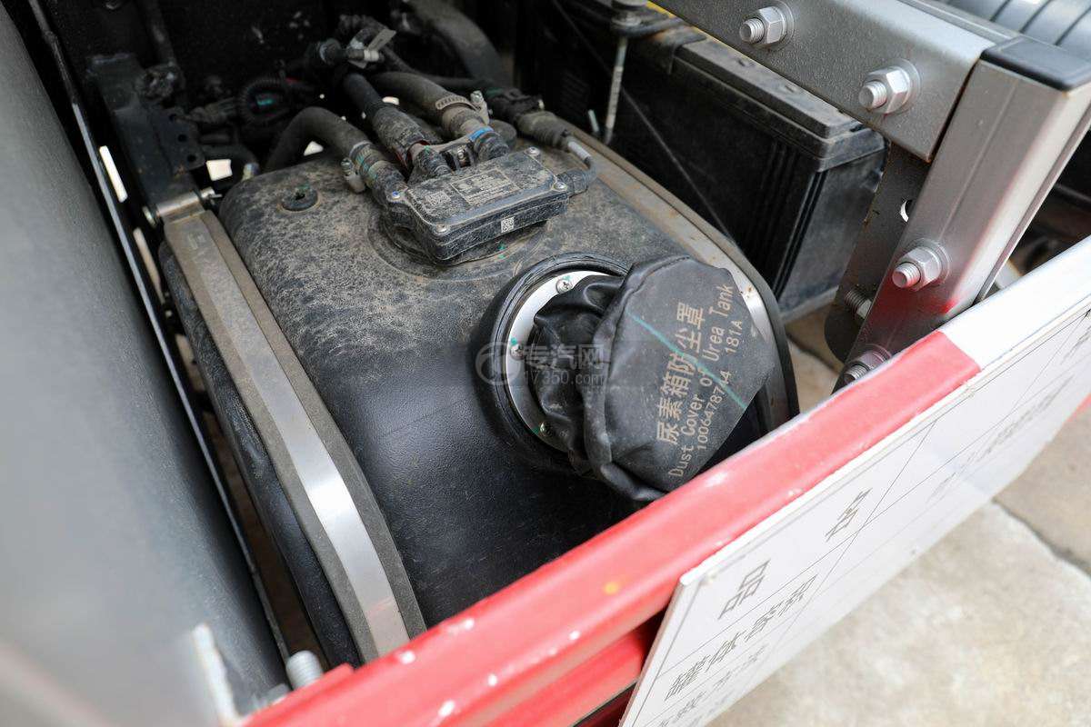 重汽豪沃悍將國六5.9方運油車尿素罐