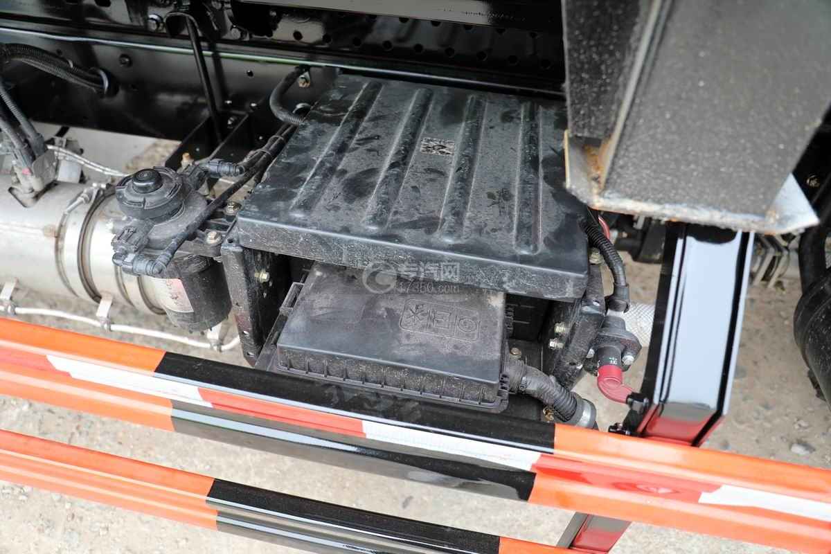 南骏国六车厢可卸式垃圾车蓄电池