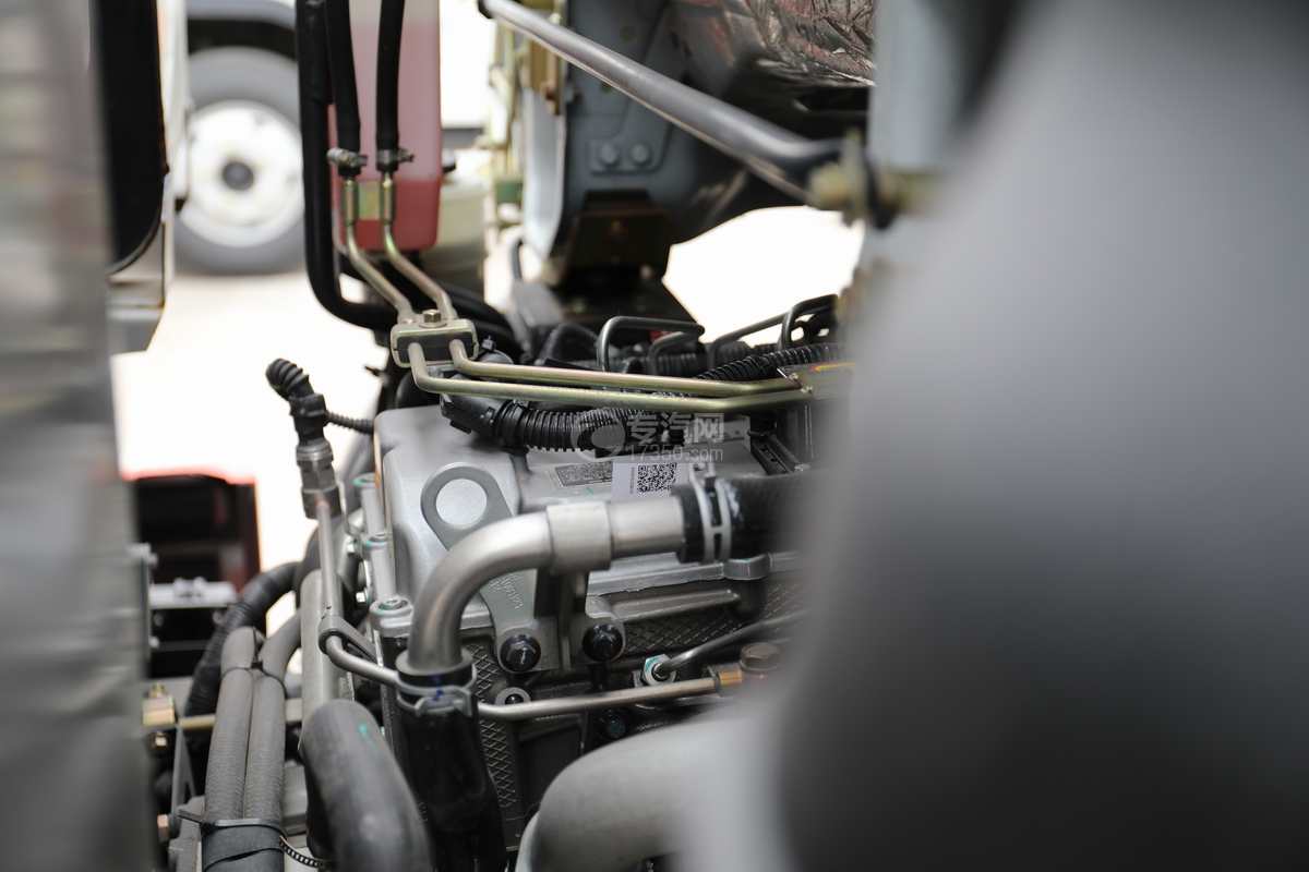 东风多利卡D7单排国六压缩式垃圾车发动机