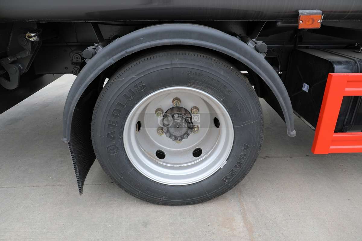 东风多利卡D7单排国六压缩式垃圾车轮胎
