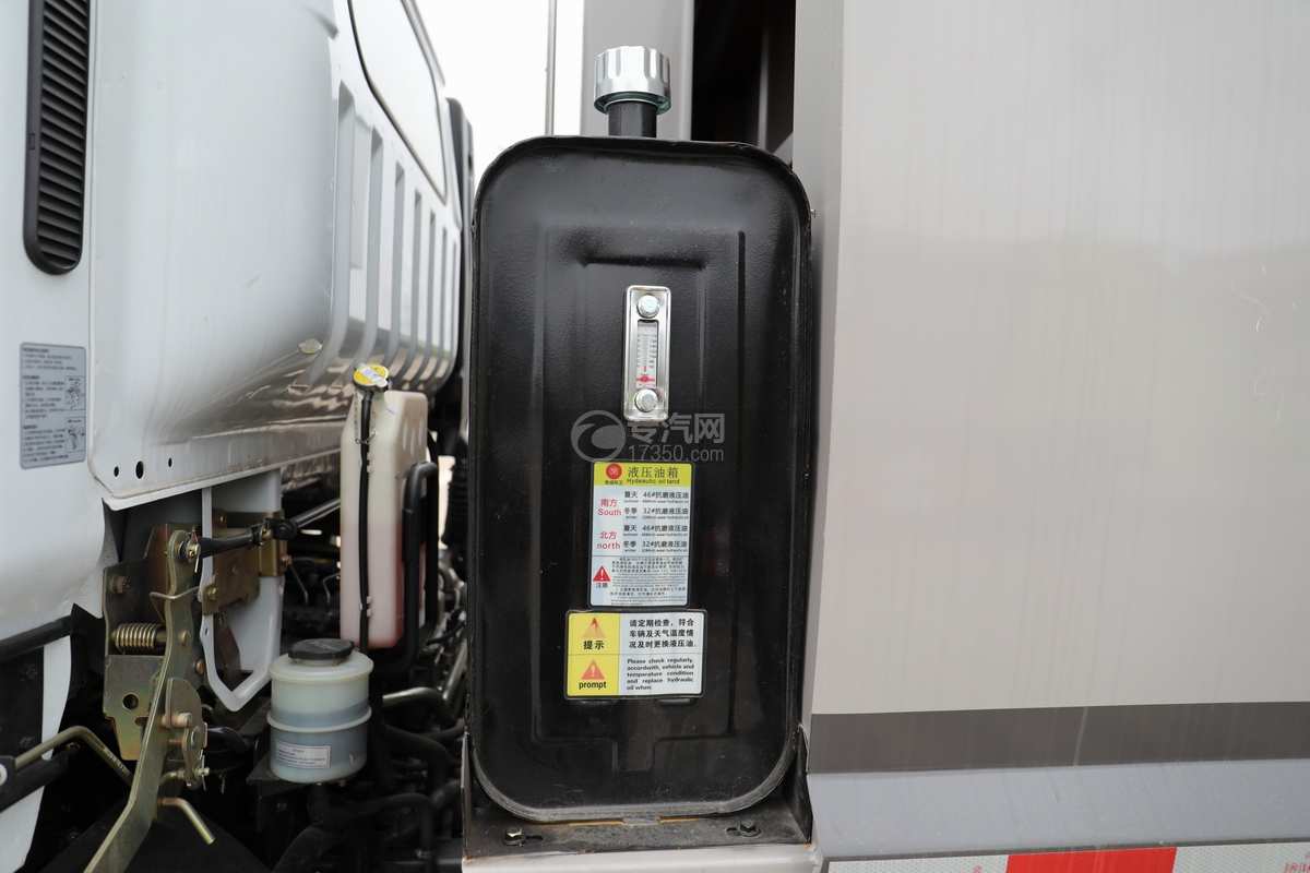 东风多利卡D7单排国六压缩式垃圾车液压油箱