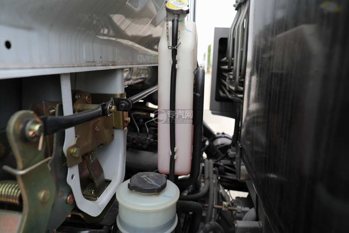 东风多利卡D7单排国六压缩式垃圾车防冻液