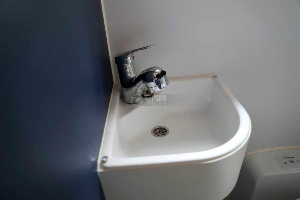 依维柯国六C型房车(白色)洗手池