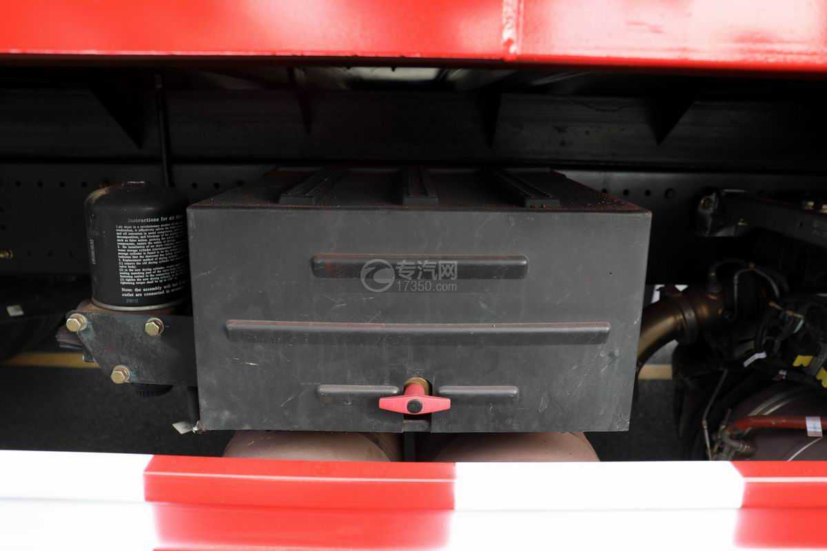 陜汽軒德翼6小三軸國六倉柵式畜禽運輸車(紅色)蓄電池
