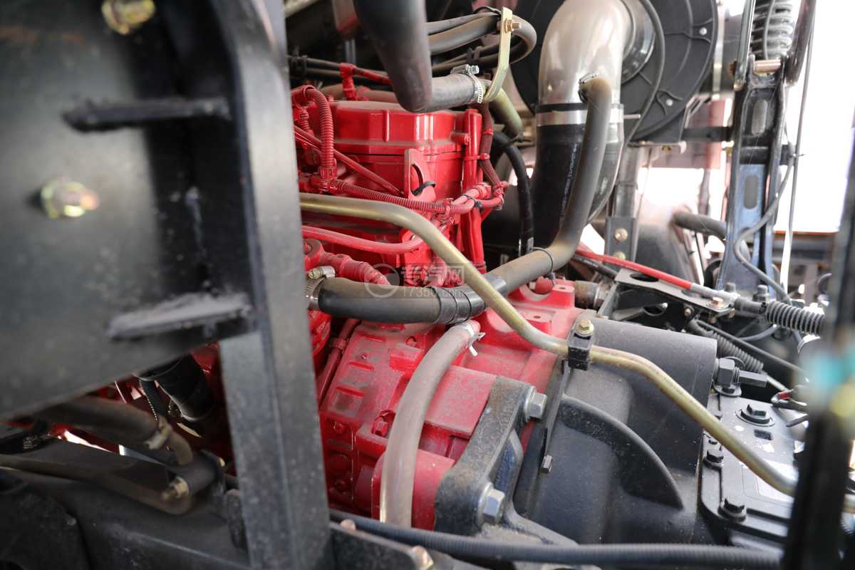 东风多利卡D9K高顶国六6.6米冷藏车发动机