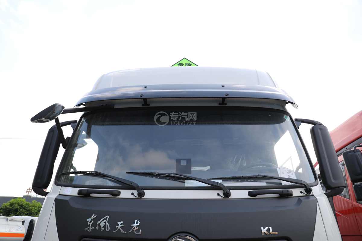 东风天龙KL前四后八国六9.5米杂项危险物品厢式运输车挡风玻璃
