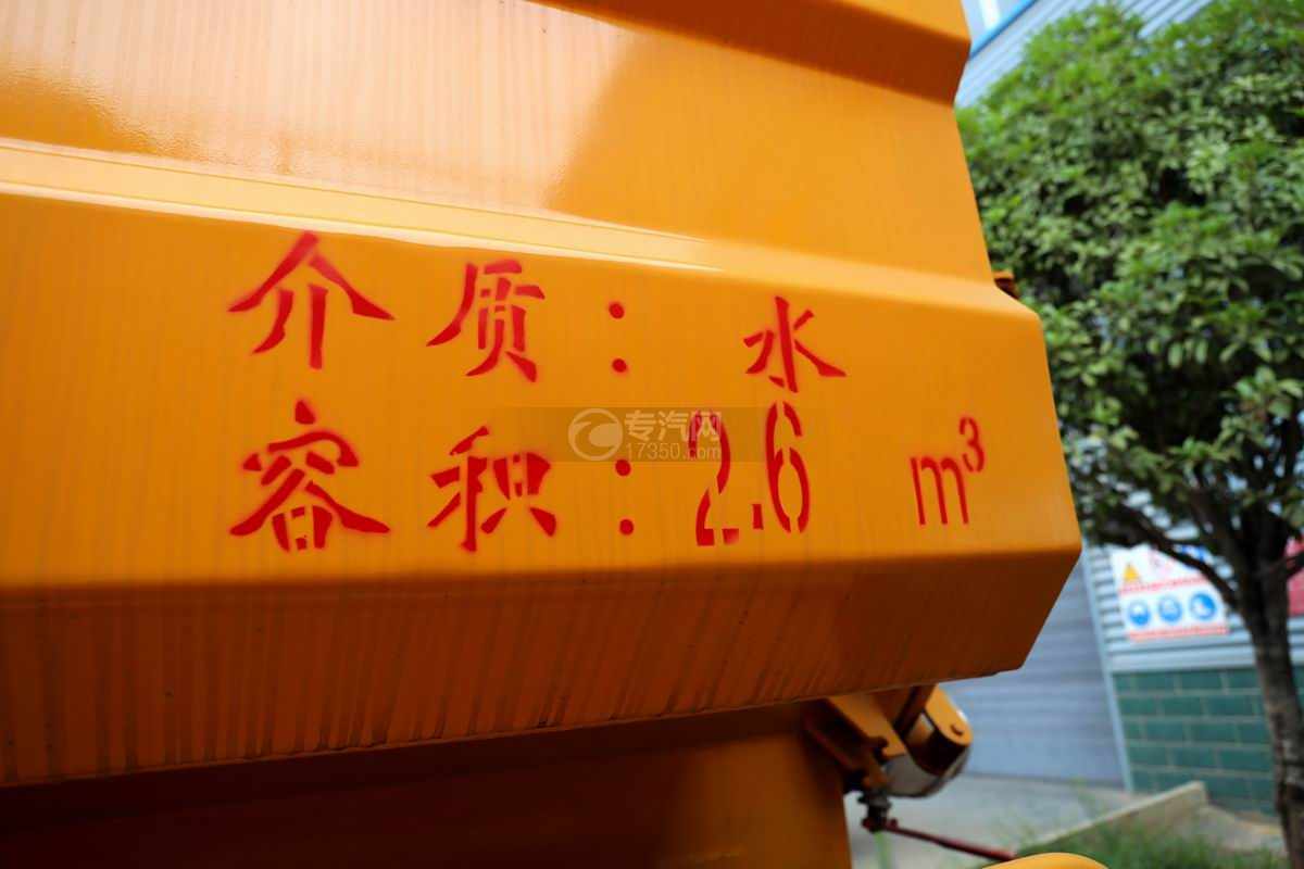 东风福瑞卡F7国六7.5方清洗吸污车清水箱细节