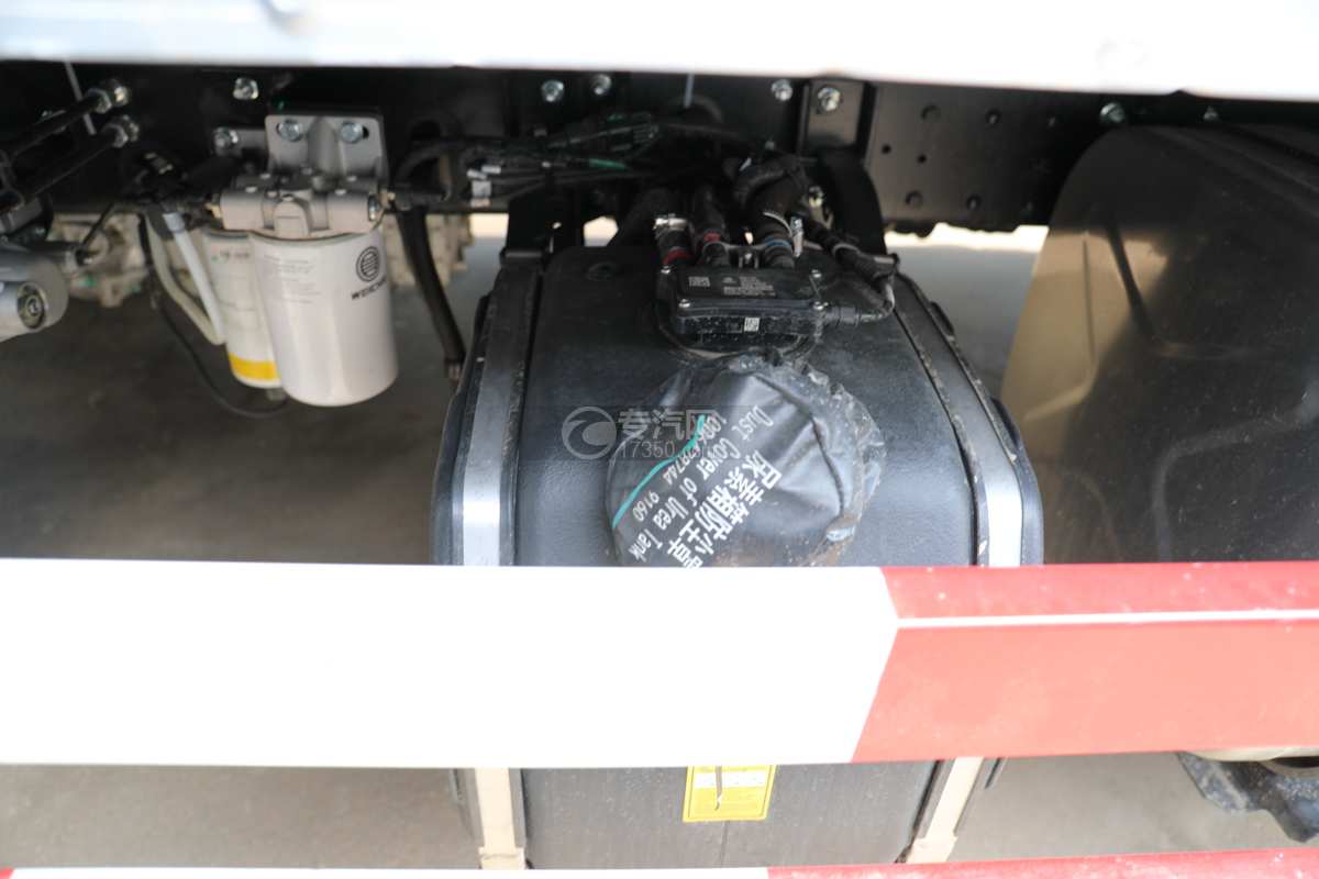 重汽豪沃悍将国六有毒气体厢式运输车尿素罐