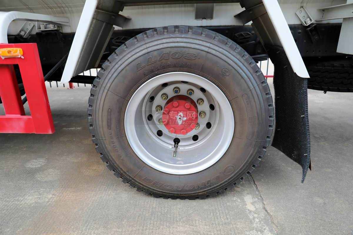 东风多利卡D9国六19.72方粉粒物料运输车轮胎