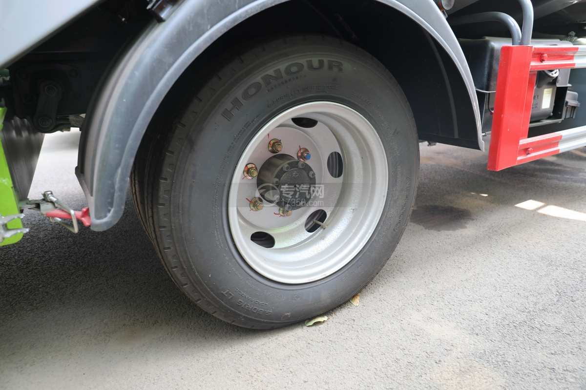 福田時代國六小卡之星3壓縮式垃圾車輪胎