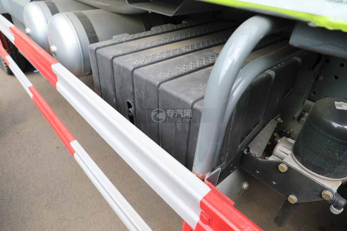 陕汽德龙L3000单桥国六压缩式垃圾车蓄电池