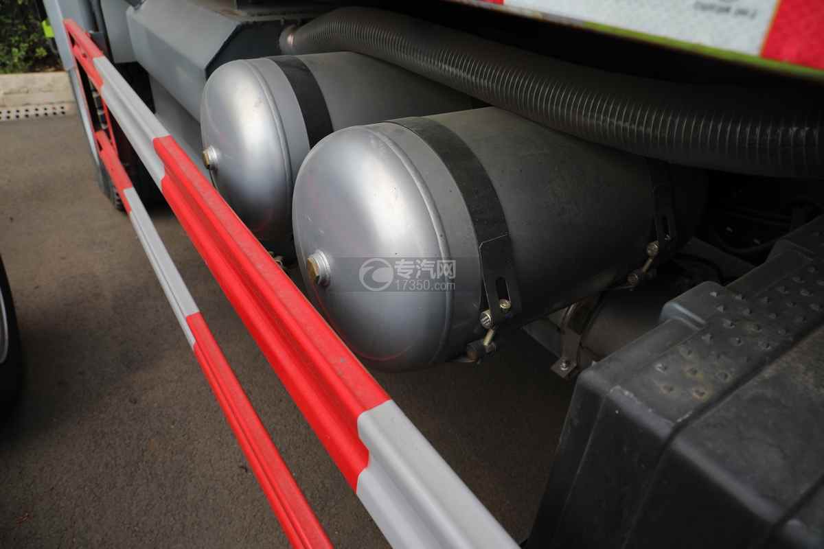 陕汽德龙L3000单桥国六压缩式垃圾车储气罐