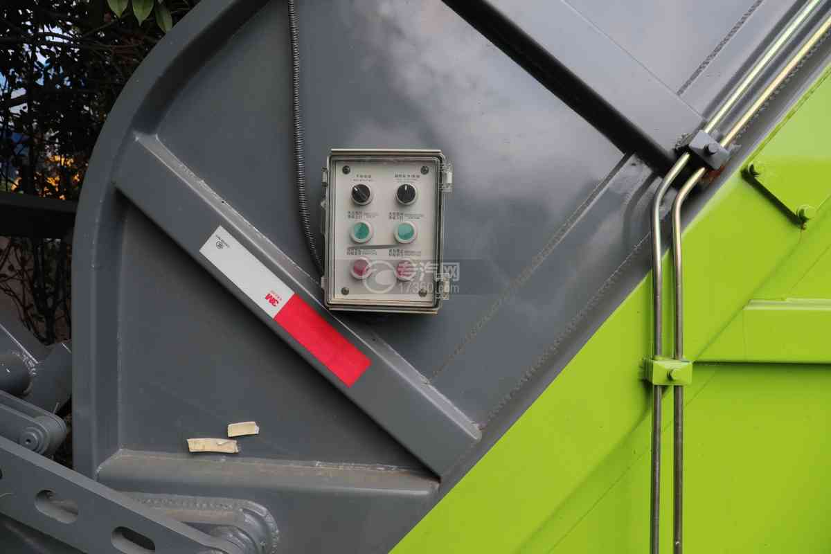 陕汽德龙L3000单桥国六压缩式垃圾车电控盒