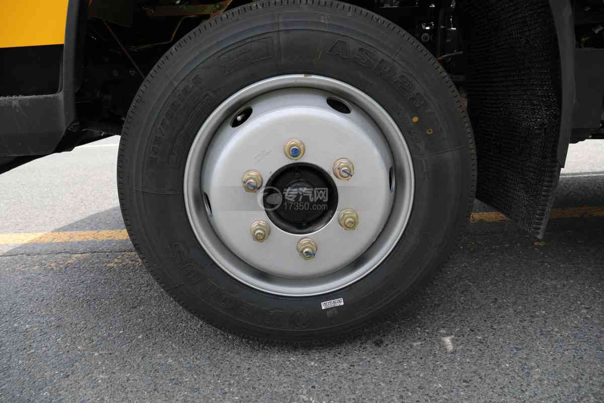 东风多利卡D7国六32米伸缩臂式高空作业车轮胎