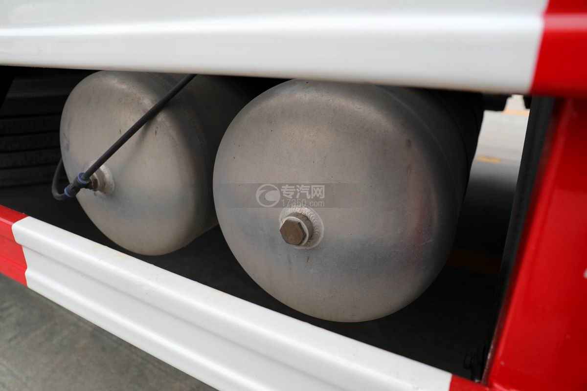 陜汽軒德X6小三軸國六平板清障車儲氣罐