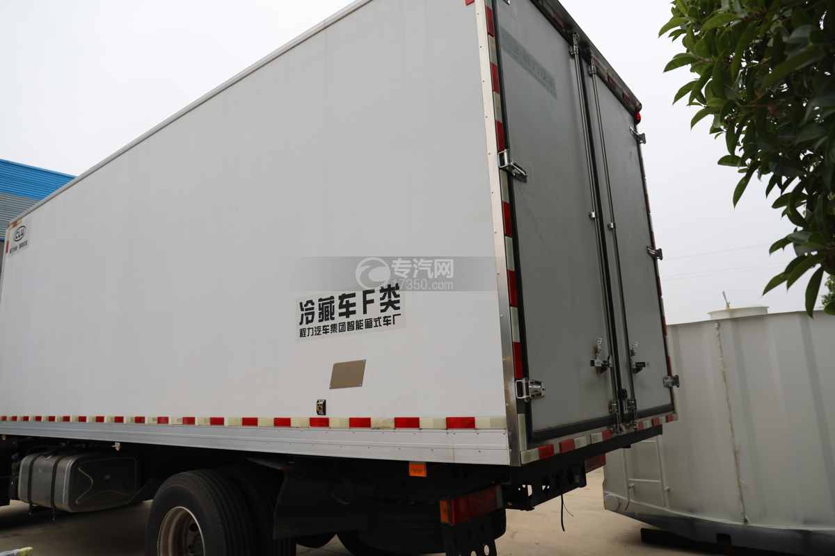 東風華神T5國六7.9米冷藏車廂體