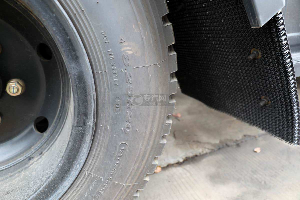东风福瑞卡F7国六11.67方清洗吸污车轮胎细节