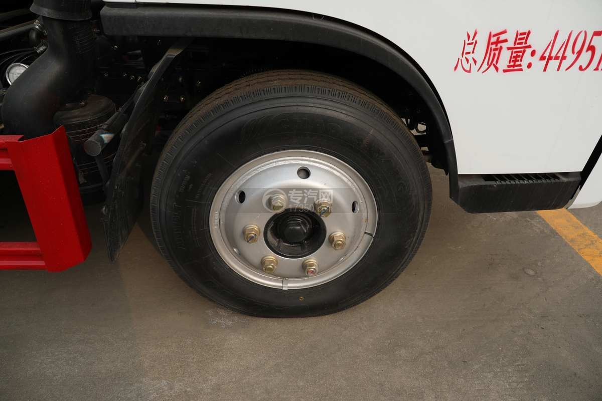 东风多利卡D6国六自装卸式垃圾车轮胎