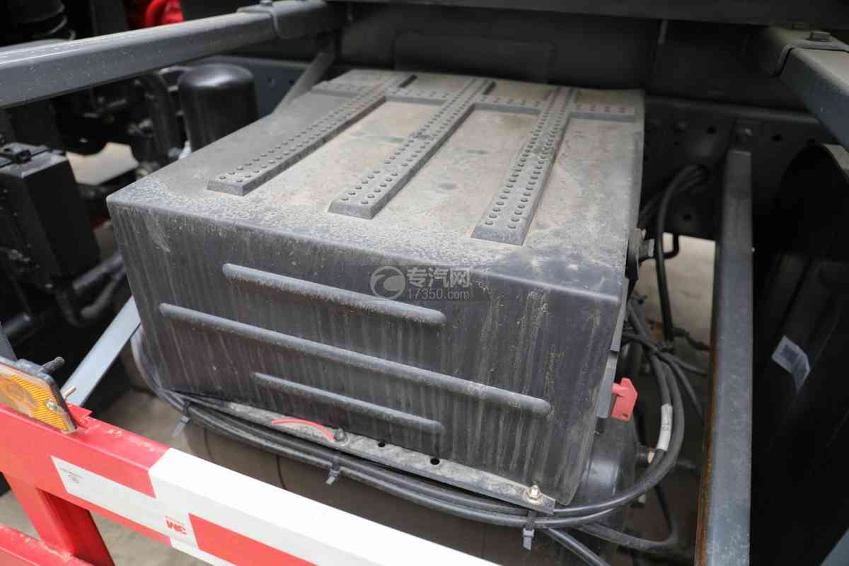 东风多利卡D9国六车厢可卸式垃圾车蓄电池