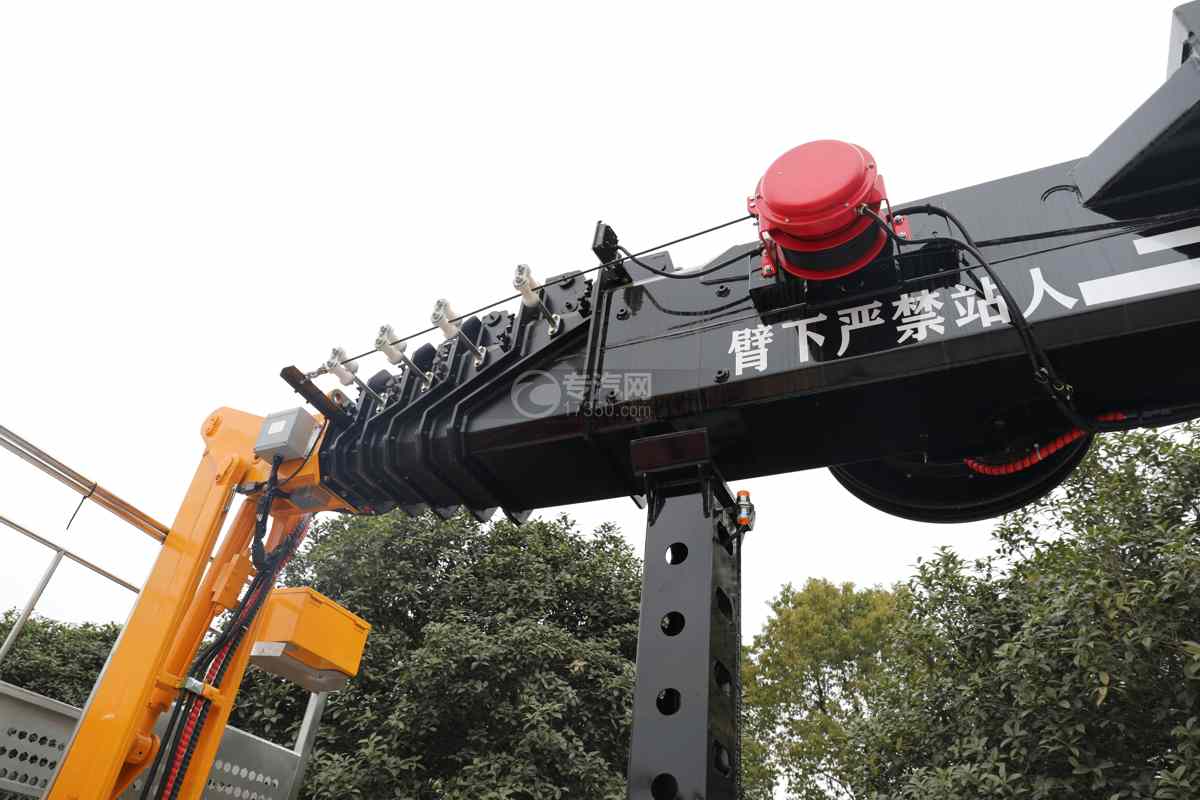 陕汽德龙K3000国六32米直臂式高空作业车伸缩臂