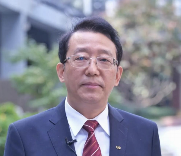 全国人大代表，广汽集团党委副书记、总经理冯兴亚