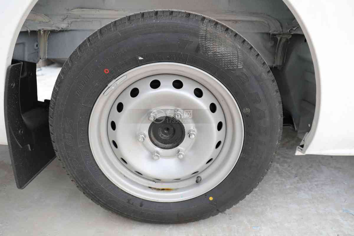 吉利远程E6面包纯电动冷藏车轮胎