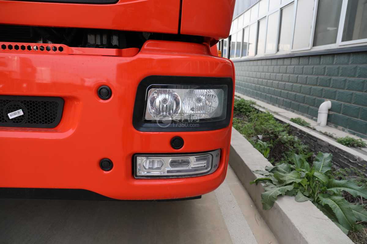 汕德卡G5S国六6.8米冷藏车左大灯