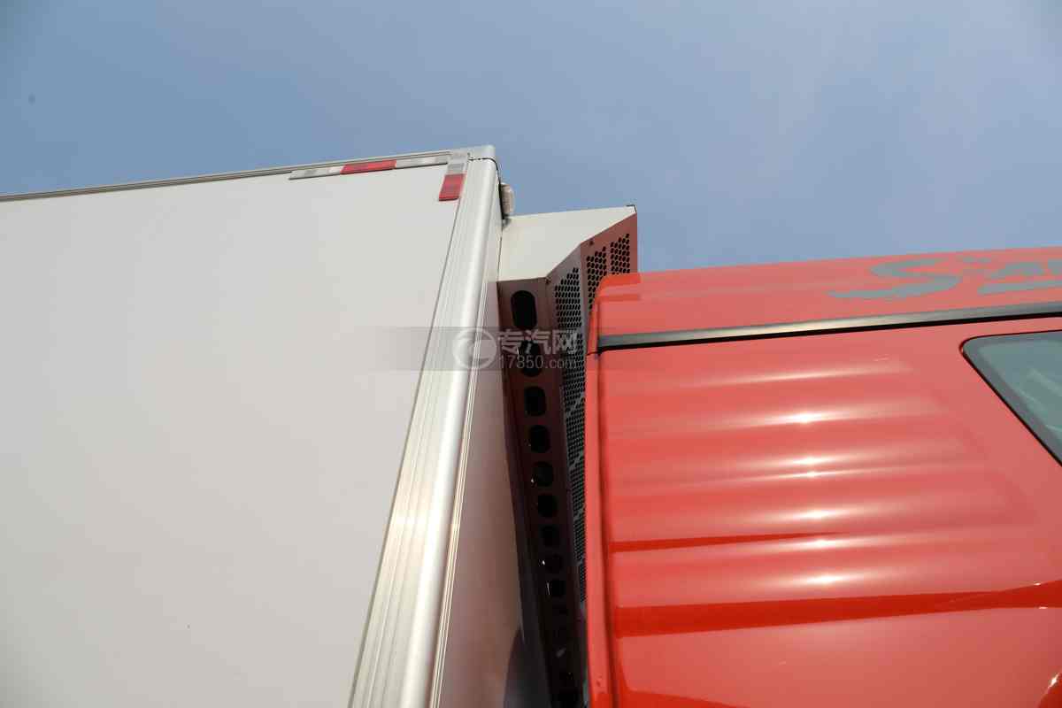 汕德卡G7小三轴国六7.8米鲜活水产品运输车冷藏机组