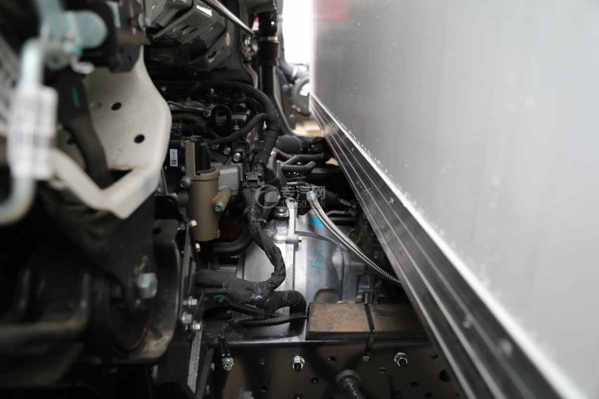 江铃凯运国六4.05米冷藏车发动机