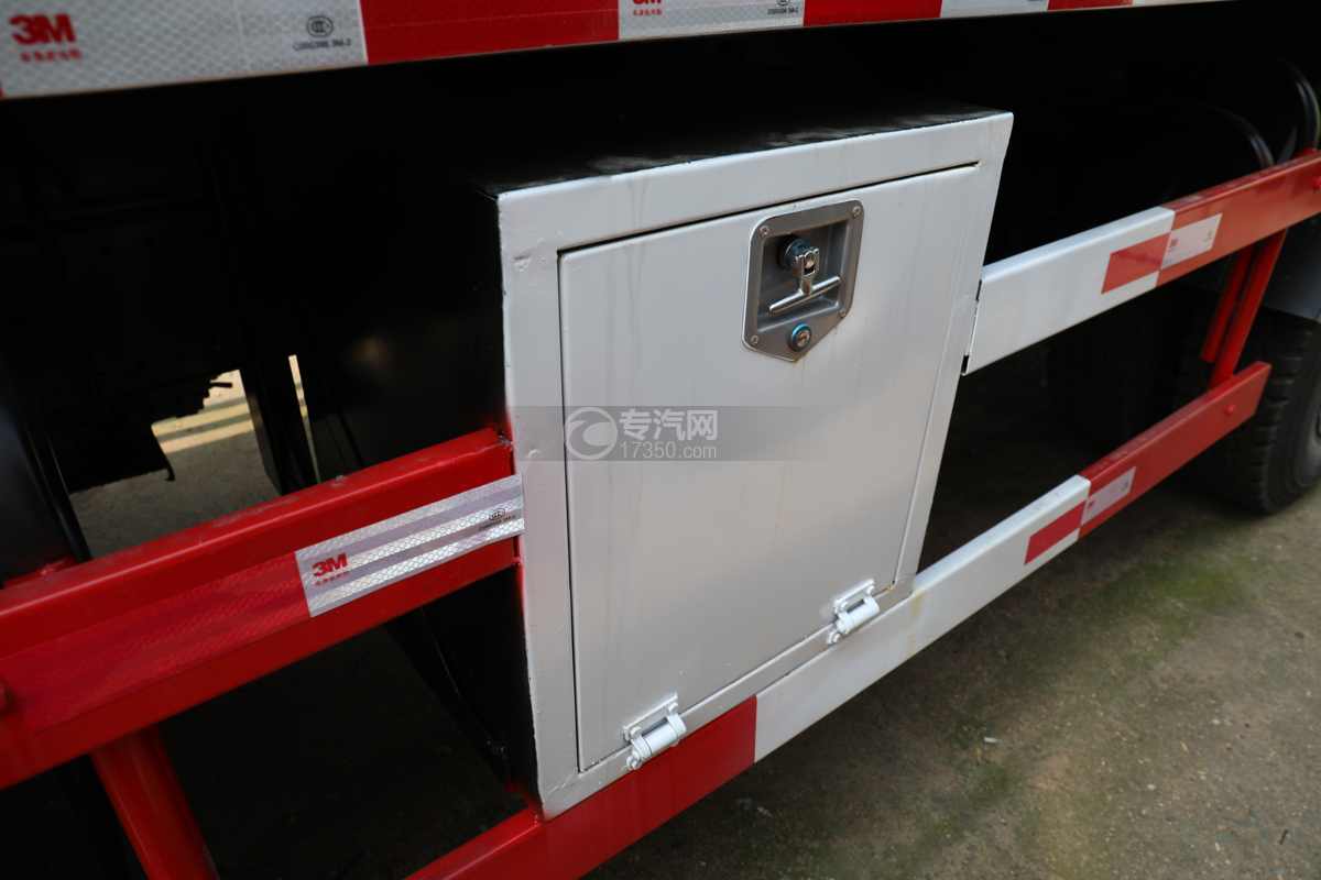 东风锦程V6国六10.3方绿化喷洒车工具箱