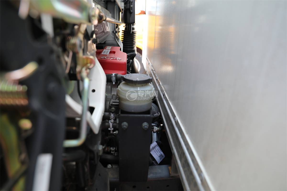 福田欧马可S1国六4.15米杂项危险物品厢式运输车发动机
