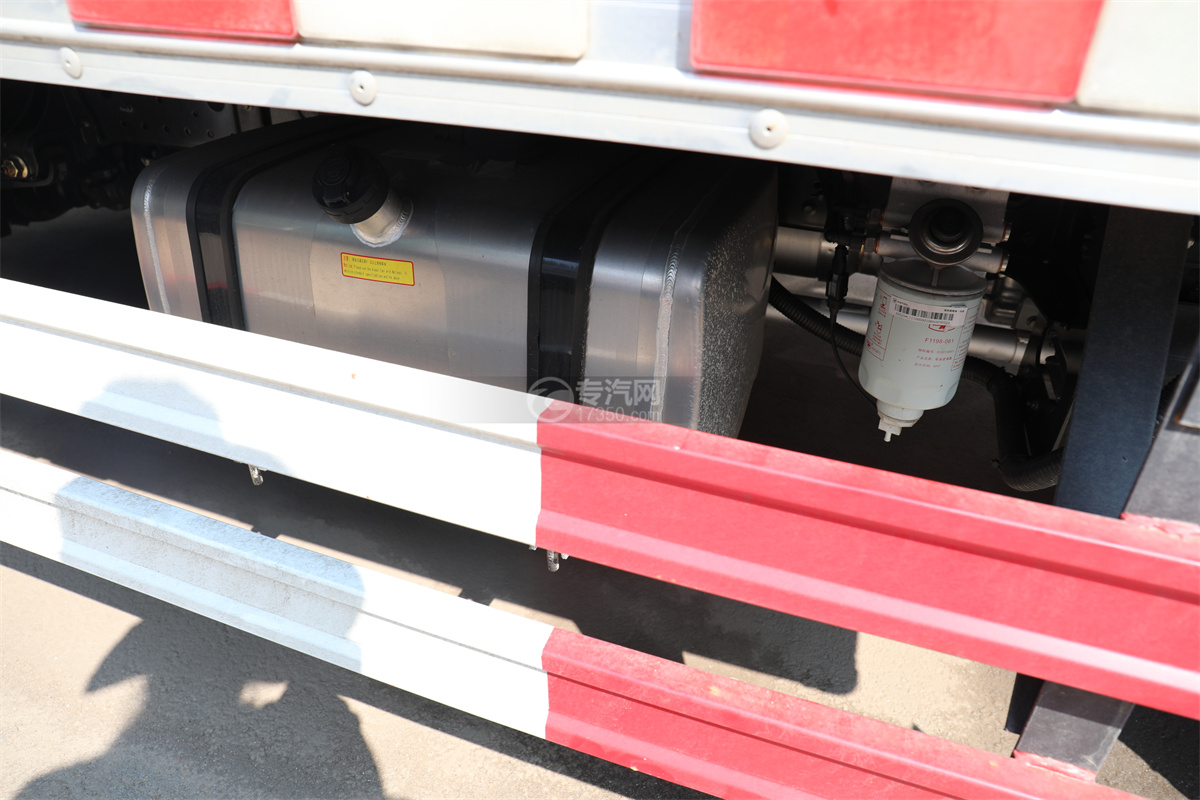 福田欧马可S1国六4.15米杂项危险物品厢式运输车油箱