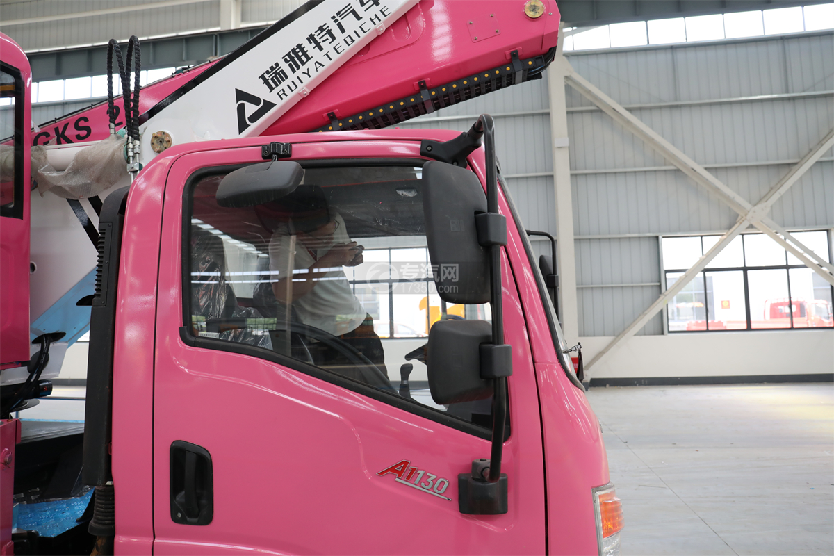 大运奥普力国六28米伸缩臂式高空作业车（粉色）地视镜