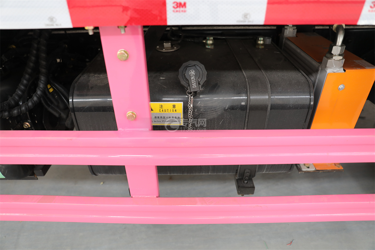 大运奥普力国六28米伸缩臂式高空作业车（粉色）油箱