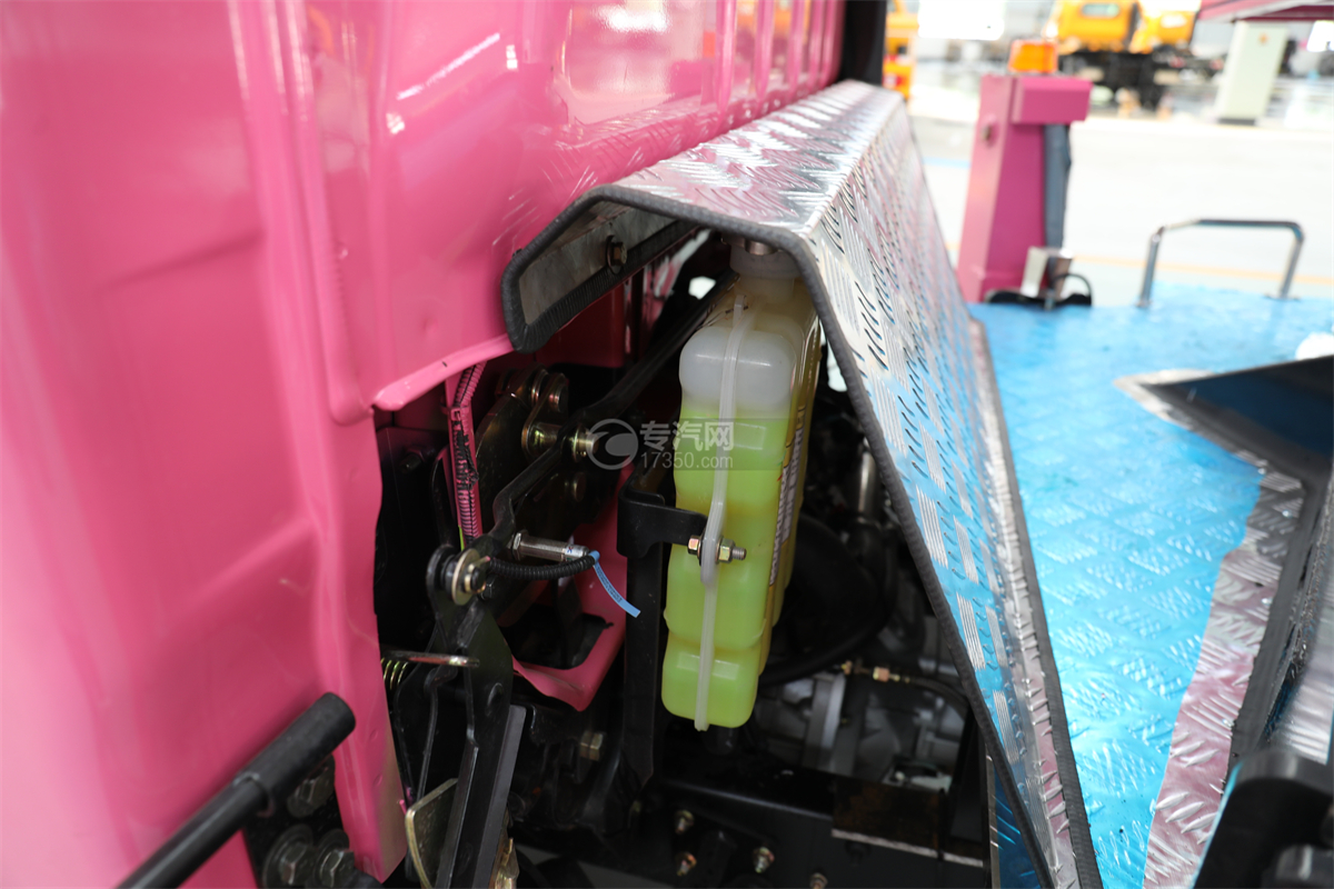 大运奥普力国六28米伸缩臂式高空作业车（粉色）防冻液